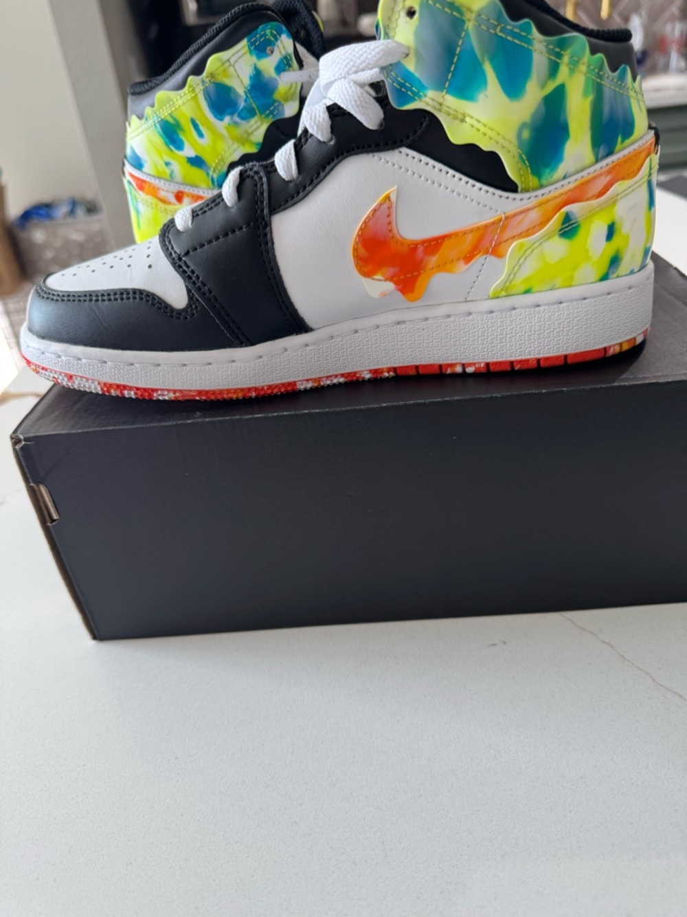 *RARE* Air Jordan 1 Mid - Size 6Y - Picture 6 of 10